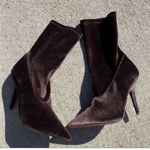 HOST PICK 🎉  Yeezy Season 5 velvet sock bootie - Picture 2 of 5